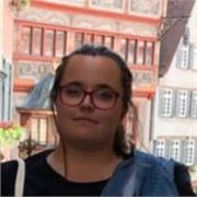 Profesora titulada en Estudios Ingleses y en enseñanza de español y catalán como segundas lenguas.